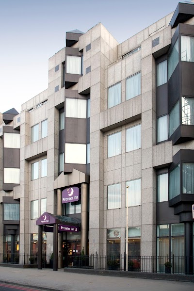 Premier-Inn-London-City-Tower-Hill-hotel-1-1.jpg