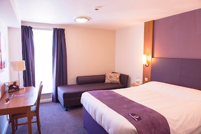 Premier-Inn-London-City-Tower-Hill-hotel-2-1.jpg