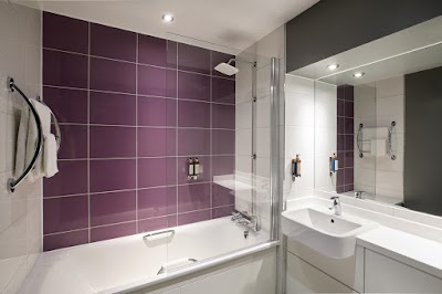 Premier-Inn-London-County-Hall-hotel-3-1.jpg